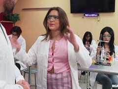 18, 큰 음경, 오랄섹스, 도기스타일, 두여자와 한남자, 자연의 가슴, 청소년, 젖가슴