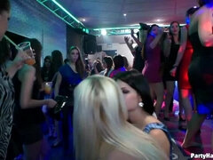 Amatőr, Cumizás, Meztelen faszik, Női, Poharak, Sarokkal való, Nyalás, Dohányzás