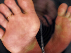 Ερασιτέχνης, Ο μπαμπάς, Πόδια, Ποδολαγνεία, Μόνος