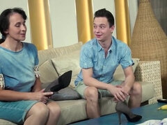 크고 아름다운 여자, 닫다, 사정 샷, 얼굴에, 거대한, 나이든, 보지, 스타킹