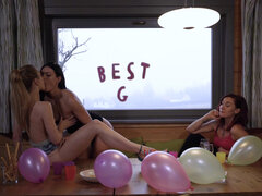 Brunetta, Cieca, Hd, Tacchi, Lesbica, Piercing, Gonna, Tette