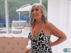 <b>Silva Foxx is a silver fox</b>