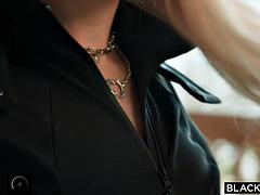 Duży kutas, Czarny, Blondynka, Obciąganie, Ciemna karnacja, Obciąganie, Wielorasowy, Jazda konna