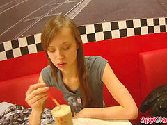 Τουαλέτα, Ευρωπαίος, Πραγματικότητα, Κατάσκοπος