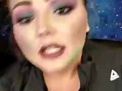 Amatööri, Isot tissit, Vibraattori, Itsetyydytys, Vanhempi, Soolo, Tissit