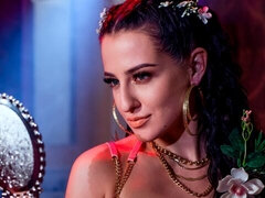 Amatéri, Veľký zadok, Brunetka, Spodná bielizeň, Prirodzené prsia, Vychudnutá, Sólo, Stripping