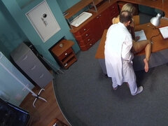 Blondýna, Kuřba, Doktor, Na pejska, Na obličej, Hd, Přírodní prsa