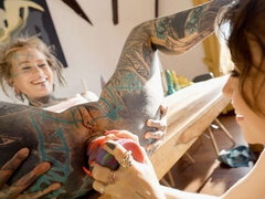 18 let, Velké kozy, Líbání, Lesbické, Spodní prádlo, Vyholené, Vyhublá, Kozičky