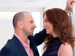 큰 음경, 오랄섹스, 도기스타일, 얼굴에, 자연의 가슴, 비서, 청소년, 젖가슴