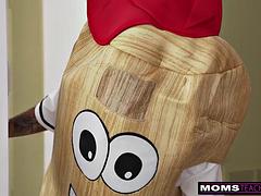 I love baseball! It gets me so HOT  Milf Jessica Ryan confesses to Stepson- S18:E5