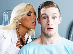 Grosser arsch, Grosser schwanz, Grosse titten, Blondine, Blasen, Hundestellung, Krankenschwester, Titten
