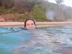 Strand, Bikini, Brunette, Fingring, Onani, Naken, Utendørs, Barbert