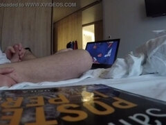 Exhibicionisti, Hotel, Pokojská