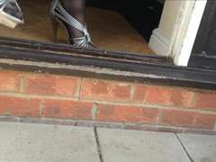 Razkazovanje jošk v javnosti, Dokolenke