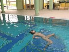 Hot underwater babe Lady Dee swims naked