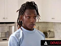 Store bryster, Sort, Pik sutte, Give finger, Imellem racer, Onani, Mor jeg gerne vil kneppe, Realitet