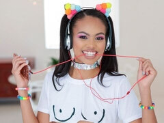 Asiatisk, Stor kuk, Avsugning, Doggystyle, Mellanrasig, Naturliga tuttar, Tonåring, Tuttar