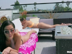 Amatör, Sovrum, Stor stjärt, Fingering, Hårig, Kysser, Kök, Piercing