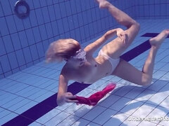 18, Bikini, Blondína, Nahé, Nudistkou, Bazén, Softcore, Pod vodou