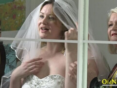 Grote kont, Grote mammen, Zoenen, Lesbisch, Likken, Ondergoed, Masturbatie, Geschoren