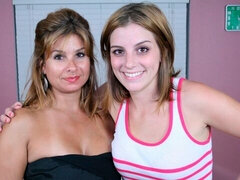 Stor stjärt, Stora tuttar, Blondin, Avsugning, Sperma shot, Handjobb, Slick, Trekant