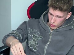 Amatéři, Velké péro, Stříkání spermatu, Fetiš, Masturbace, Sólo