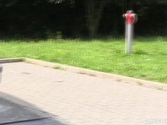 Grote mammen, Bruinharig, Europees, Groep, Buiten, Openbaar, Geschoren, Tiener