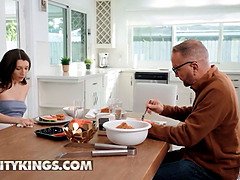 Блондинки, Поцелуи, Лизание, Милф, Крошечные, Киски, Сиськи, Игрушки