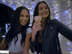 Dype svelg, Kvinner mann, Kyssing, Sexy undertøy, Orgasme, Ridning, Squirting, Pupper