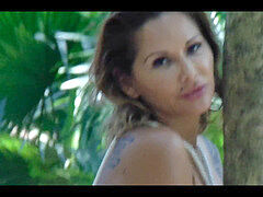 거대한, 수음, 밀프, 엄마, 오르가슴, 야외의, 공개적인, 젖가슴