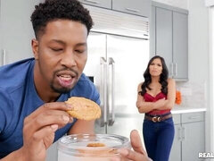 Grote lul, Bruinharig, Interraciaal, Keuken, Natuurlijke tieten, Mager, Tiener, Tieten likken