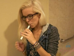 Badeværelse, Blondine, Kæreste, Lille kvinde, Pov, Mager, Teenager, Bryster