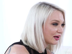 Tussi, Blondine, Blasen, Verrückt, Spermaladung, Aufs gesicht abspritzen, Handjob, Titten