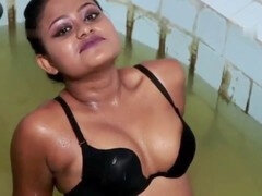 Bikini, Kyssing, Massasje, Onani, Orgasme, Softcore