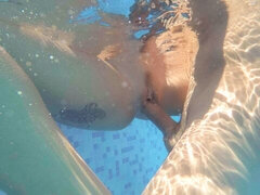 Grote kont, Grote lul, Grote mammen, Blond, Pijpbeurt, Hondjeshouding, Buiten, Mager