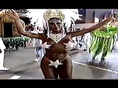 デカパイ, オッパイの