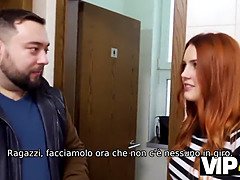 Watch how Hunter Si scopa a wealthy redhead in the public part of town