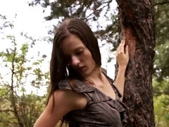 Outdoor fuck with super beauty brunette who love cum on pussy