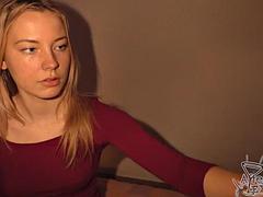 Kotě, Blondýna, Kuřba, Stříkání spermatu, Masturbace, Vyhublá, Teenka, Kozičky