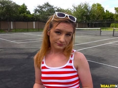 Blonde, Sucer une bite, En levrette, Fétiche, De plein air, Rasée, Maigrichonne, Dénudage