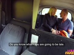 Stora tuttar, Avsugning, Bil, Doggystyle, Fingering, Handjobb, Fitta, Spanking