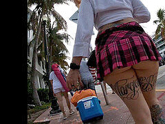 Grande cazzo, Nero, Sfavillanti, Produrre il latte, Pubblico, Video di donne in gonna, Guardone