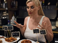 Prstovanie, Lesbické, Spodná bielizeň, Masturbácia, Pička, Stripping, Tetovanie, Kozičky