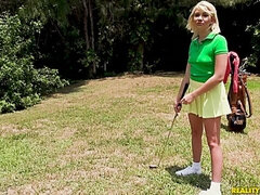 Szőke, Kutya póz, Szabadban, Nézőpont, Vékony, Sztrippelés, Tini, Begyek