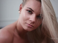 Úžasné, Blondýna, Prstění, Honění, Přírodní prsa, Vyholené, Sólo, Teenka