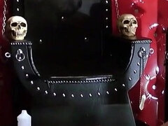 Sadomasochismus, Domination, Weibliche domination, Latex, Herrin, Pissen, Sklave, Gefesselt