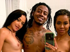 Arsch, Grosser arsch, Schwarz, Blasen, Frau frau mann, Interrassisch, Jungendliche (18+), Flotter dreier