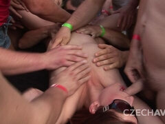 Obciąganie, Brunetka, Bukkake, Wytrysk do ust, Wytrysk, Twarzowy, Grupa, Lizanie