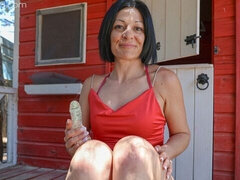 Любители, Брюнетки, Пальцем, Мастурбация, На природе, Короткая стрижка, Соло, Стриптизерша