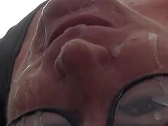 Leie, Grosser schwanz, Blasen, Sperma im mund, Spermaladung, Deutsch, Brille, Orgie